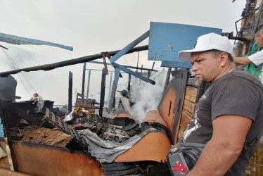 Siete viviendas resultaron consumidas por el incendio de este jueves en la invasión Mirador de Samaria, en Manizales. 