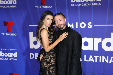 El artista colombiano J Balvin y su esposa Valentina Ferrer. Balvin recibió el premio Espíritu de la Esperanza. 