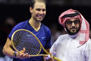 Rafael Nadal junto a Turki Al sheikh, asesor de la Corte Real de Arabia Saudí, que presidió la competencia.