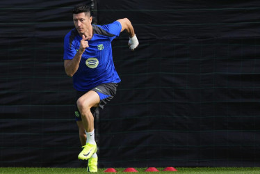 El jugador del FC Barcelona Robert Lewandowski durante el entrenamiento.