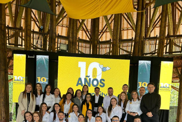 La Cámara de Comercio de Manizales por Caldas se reunió para celebrar el cumpleaños de Neurocity.