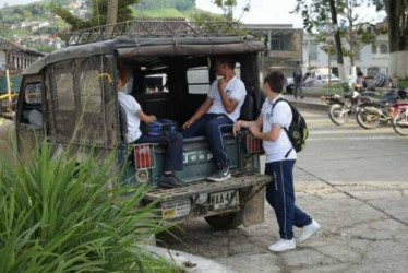 Foto I Archivo I LA PATRIA  Este año el transporte escolar ha sido interrumpido en varios municipios de Caldas. Alcaldías argumentan que la plata que llega de la Nación no alcanza y que por tradición la Gobernación ha financiado el segundo semestre para asegurar hasta final de año el servicio a estudiantes de zonas rurales. 